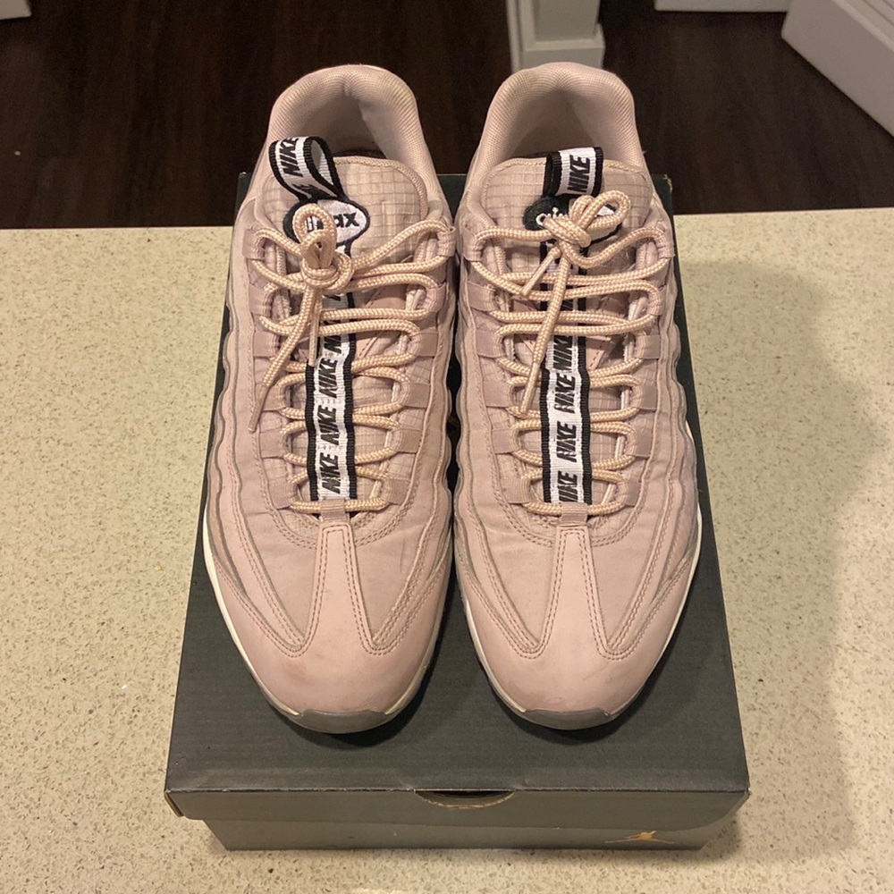 Men’s Nike Air Max 95 Size 10.5 Pink/Salmon